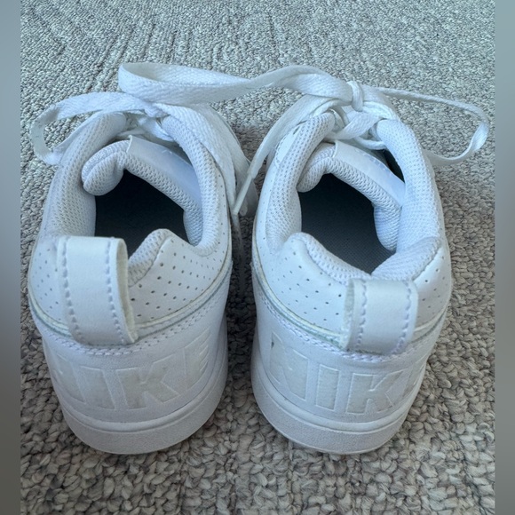 Nikes shoes 8.5 - Picture 5 of 6